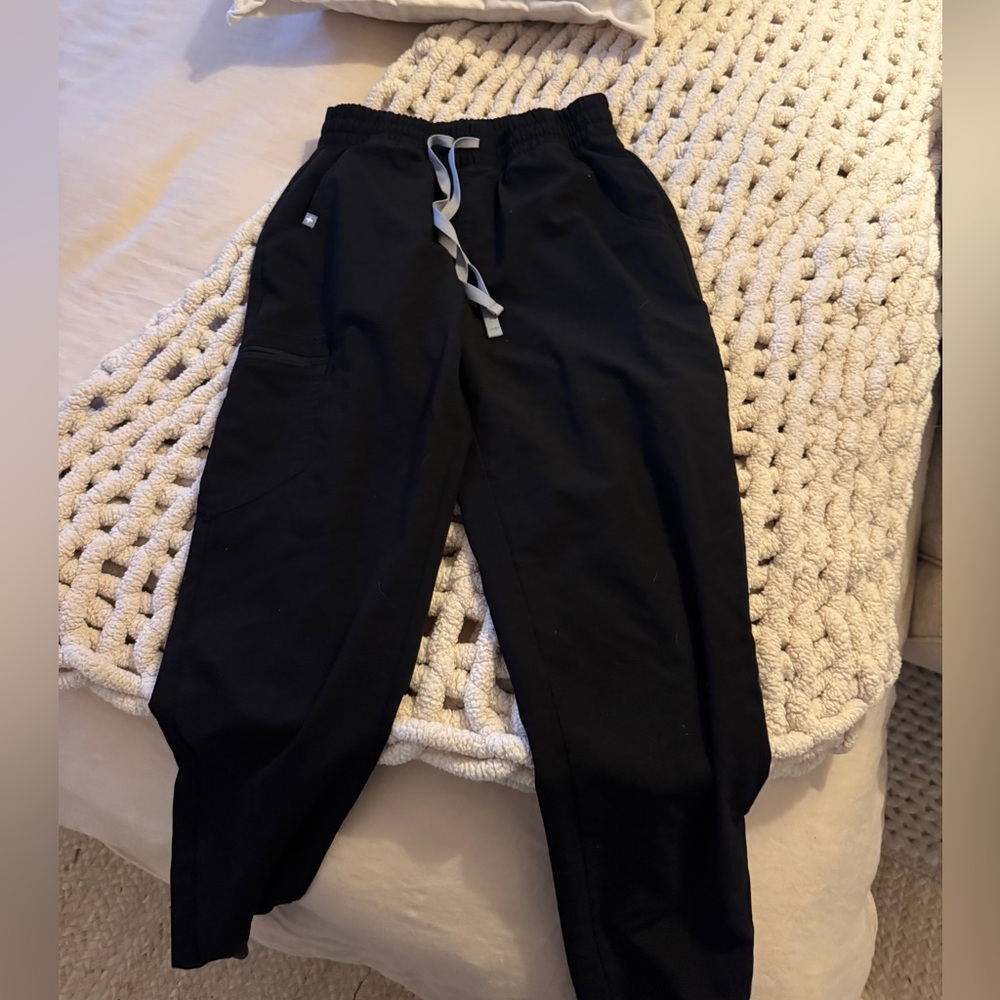 FIGS High Waisted Scrub with waistband